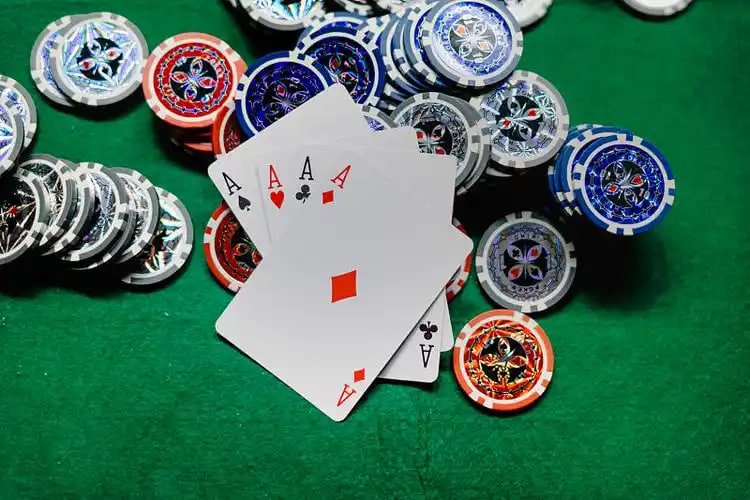 Tampilan meja Lightning Baccarat live di platform togel hk dengan dealer profesional